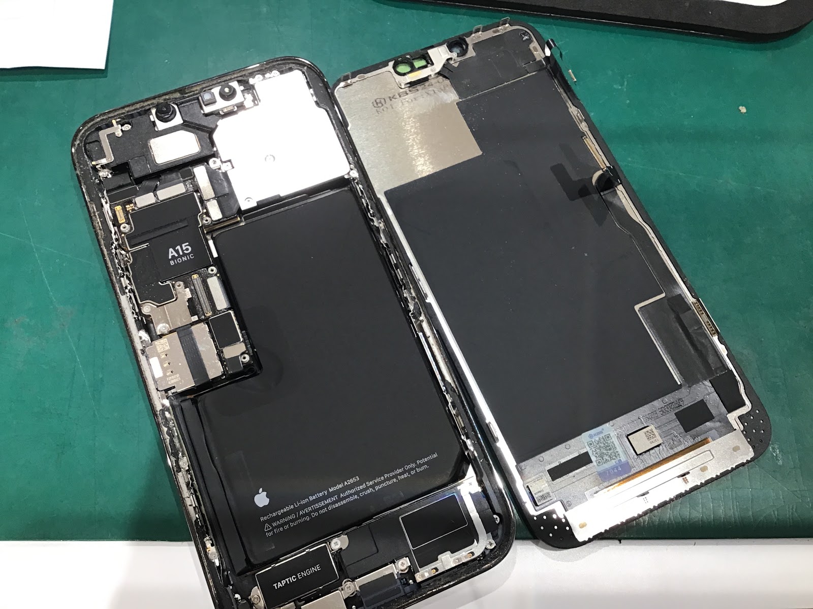 iPhone13ProMaxの画面交換ならデータをそのまま・最短即日修理のスマホ修理工房西八王子店にご相談ください！